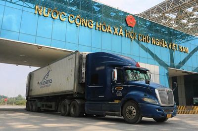 Gần 14.000 tấn hàng hóa qua cửa khẩu Móng Cái dịp Quốc khánh