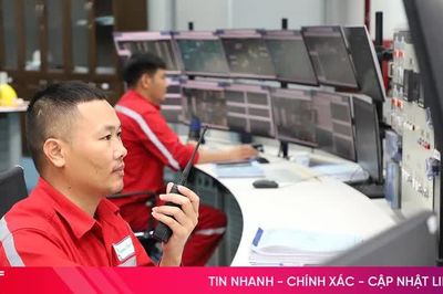Người lao động ngành điện Hà Tĩnh 'canh lưới, giữ dòng'