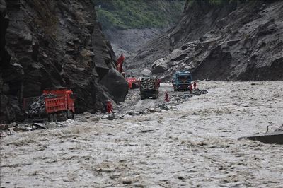 Lũ quét tại Nepal và Trung Quốc: Chạy đua giải cứu hàng trăm người mắc kẹt trong các đường hầm thủy điện