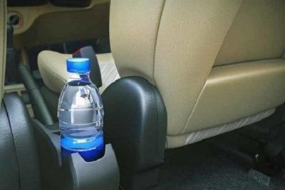 Người đàn ông nhập viện sau khi uống chai nước để 2 ngày trong ô tô