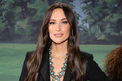 Sân khấu của Kacey Musgraves bốc cháy giữa concert