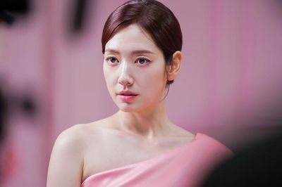 Park Shin Hye khoe nhan sắc rạng rỡ khi sắp sinh con thứ hai
