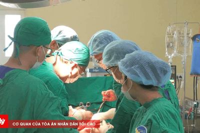 Phát hiện bướu thượng thận nặng 800g khi đi khám