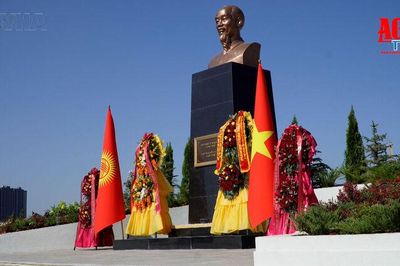 Khánh thành Tượng đài Chủ tịch Hồ Chí Minh tại Bishkek
