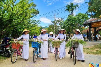 Rộn ràng Làng cổ Lộc Yên