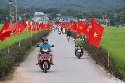 Vững bước dưới cờ Đảng