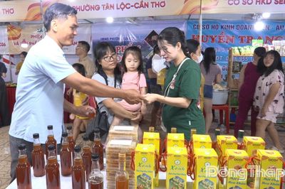 Xã Lai Vung: Tổ chức Phiên chợ OCOP và chương trình nghệ thuật chào mừng Quốc khánh