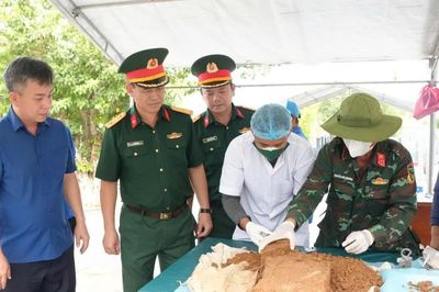 Bộ Chỉ huy Quân sự tỉnh Gia Lai thăm, động viên lực lượng lấy mẫu ADN hài cốt liệt sĩ