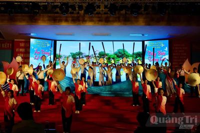 'Kiến Giang-Âm vang lễ hội, vững bước tương lai'