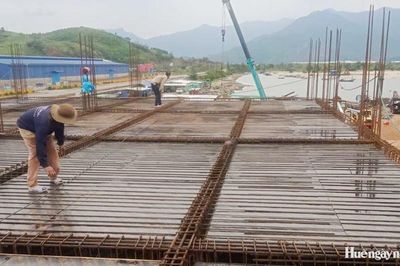 Tăng tốc thi công trên công trình bến cảng Chân Mây
