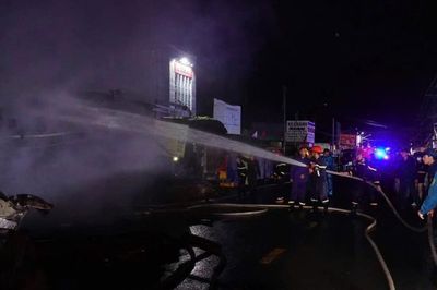 Cháy chợ ở Lâm Đồng, 16 ki ốt bị thiêu rụi trong đêm