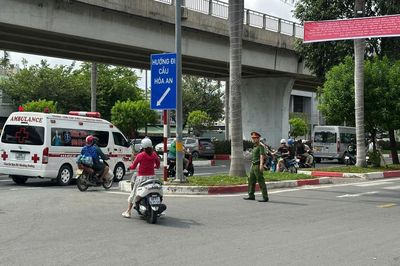 Nút giao đường Nguyễn Ái Quốc và đường ven sông Đồng Nai thí điểm phân luồng mới