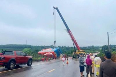 Khẩn trương khắc phục hậu quả vụ lật xe ô tô chở khách tại Gia Lai