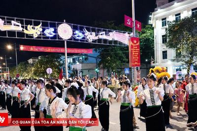 Điện biên rộn ràng Carnaval 'Vũ điệu đường phố'