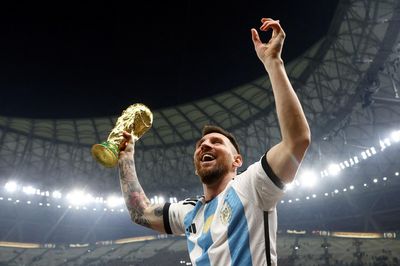 Messi phi thường ở tuyển Argentina: Từng suýt từ bỏ, sau 34 tuổi mới rực rỡ