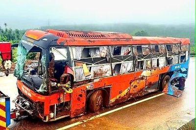 Vụ lật xe khách ở Gia Lai: Bộ Y tế yêu cầu tập trung cứu 20 nạn nhân bị thương