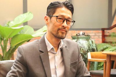 Johnny Trí Nguyễn: 'Ràng buộc trong tình yêu dễ biến ta thành cai ngục của nhau'
