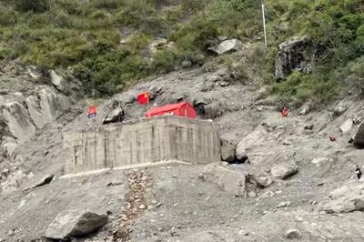 Công trình duy nhất còn sót lại ở cửa khẩu Trung Quốc - Nepal sau lũ quét