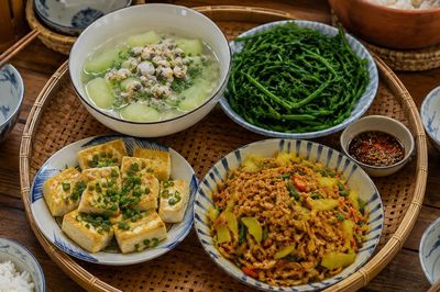 Các con vừa về nghỉ lễ, tôi đãi mâm cơm quê chỉ vài chục nghìn mà chúng nó tấm tắc lạ miệng
