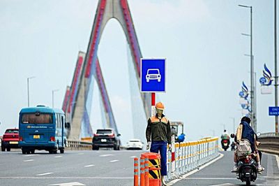Hà Nội tăng cường xử lý vi phạm trên các cây cầu, tài xế lưu ý gì?
