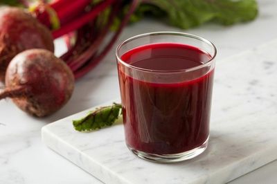 Uống bao nhiêu nước ép củ dền để có lợi ích tốt và tránh tác dụng phụ?