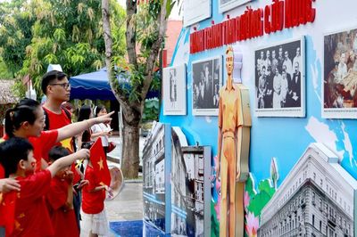 Hàng nghìn người về thăm quê Bác dịp Quốc khánh