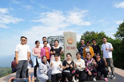 A Pa Chải đón khách nơi 'một tiếng gà gáy ba nước cùng nghe'