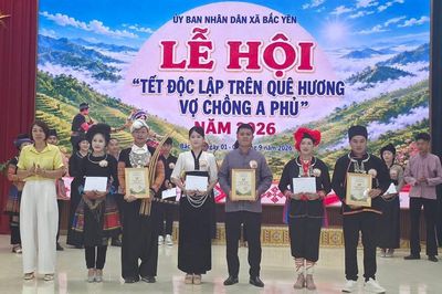 Tết Độc lập trên quê hương Vợ chồng A Phủ
