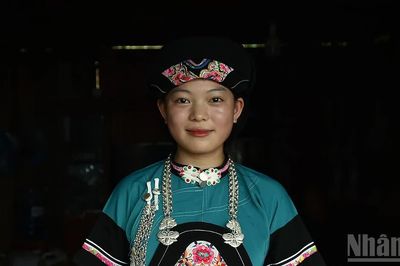 [Ảnh] Nét đẹp trang phục truyền thống của phụ nữ Bố Y