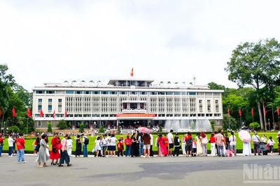 [Ảnh] Thành phố Hồ Chí Minh sôi động trong ngày Quốc khánh 2/9