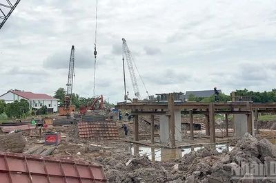 Thi công xuyên lễ, tăng ca bù tiến độ ở cao tốc Mỹ An-Cao Lãnh