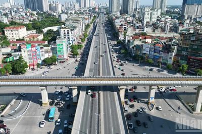 [Ảnh] Dòng người lỉnh kỉnh đồ đạc trở lại Hà Nội sau kỳ nghỉ 2/9