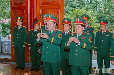 Quân khu 9: Dâng hoa, dâng hương nhân kỷ niệm 81 năm Quốc khánh 2-9