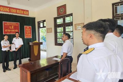 Kết nạp Đảng giữa trùng khơi trong ngày Tết Độc lập