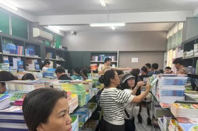 Phụ huynh cần cảnh giác với 'cò' SGK