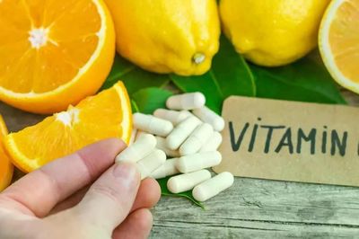 Người đàn ông đoạt 2 giải Nobel và cuốn sách tạo ra hiểu lầm về vitamin C