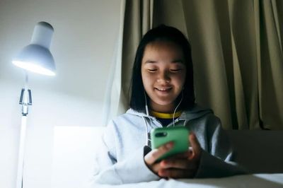 Cho con khoảng trời riêng: Đồng hành nhưng không kiểm soát