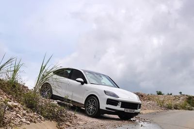 Porsche Cayenne E-Hybrid 2026: Khi người dùng cần khó tính hơn
