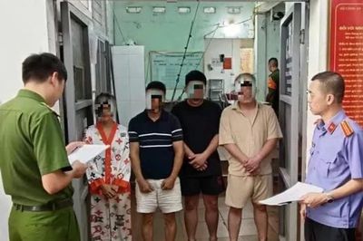 Tạm giữ 4 đối tượng tham gia hành hung tài xế taxi ở Quảng Ninh