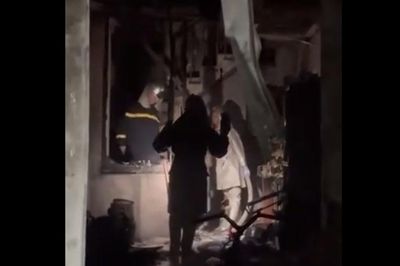 Cứu 3 người mắc kẹt trong đám cháy nhà dân ở Hà Nội