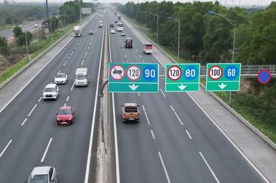 Tài xế kể trải nghiệm 'giữ khoảng cách' trên cao tốc dịp lễ