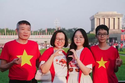 Dòng người nối dài về Lăng Bác trong ngày Quốc khánh