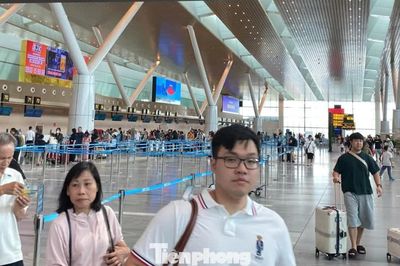 Cảnh trái ngược tại sân bay Tân Sơn Nhất ngày cao điểm 2/9