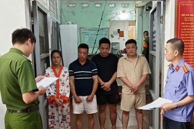 Tạm giữ 4 người tham gia hành hung tài xế taxi ở Quảng Ninh