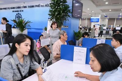 'Dịch vụ công nay không chỉ ở trụ sở mà đã đi vào tận phòng khách của người dân'