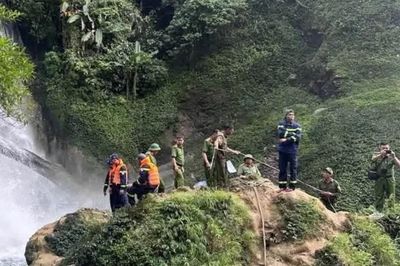 Một du khách mất tích khi tắm thác ở Tuyên Quang