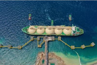 Giá LNG giao ngay tại châu Á tăng mạnh do tắc nghẽn ở Hormuz