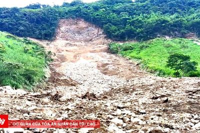 Nghệ An: Sạt lở gây ách tắc đường vào 4 bản
