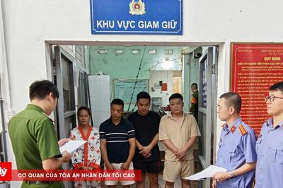 Tạm giữ 4 người trong vụ hành hung tài xế taxi