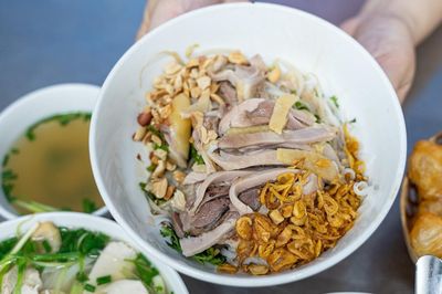 Phở gà Hà Nội gây sốt mạng xã hội Trung Quốc, khách khen bát phở giá trăm nghìn
